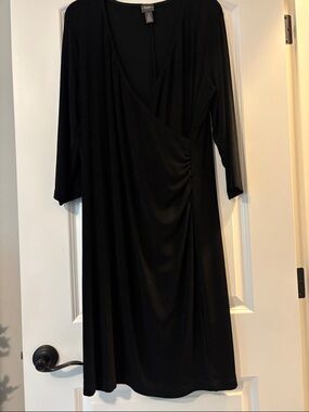 Chico’s Travelers Elegant Black Faux-Wrap Midi Dress with Side Ruching Size 2